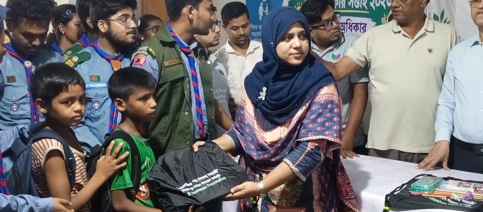মোহাম্মদপুরে শিক্ষা উপকরণ বিতরণ কর্মসূচি